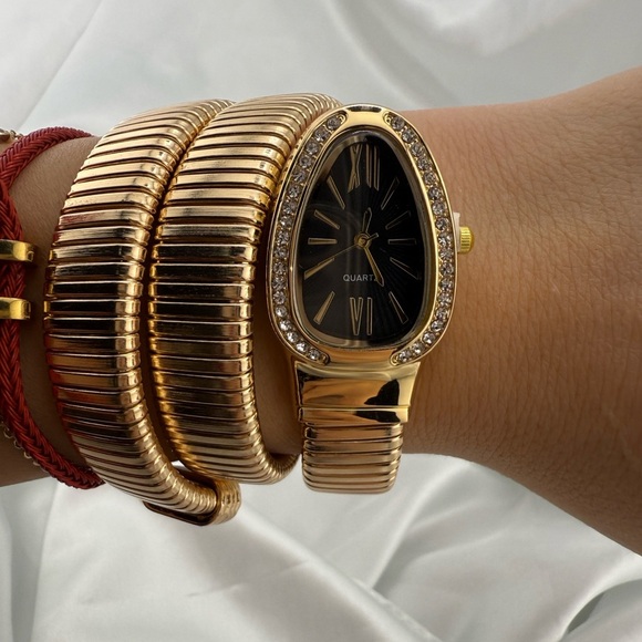 Serpent serpentine snake classic Gold Women's Watch with Black Dial - Picture 6 of 10